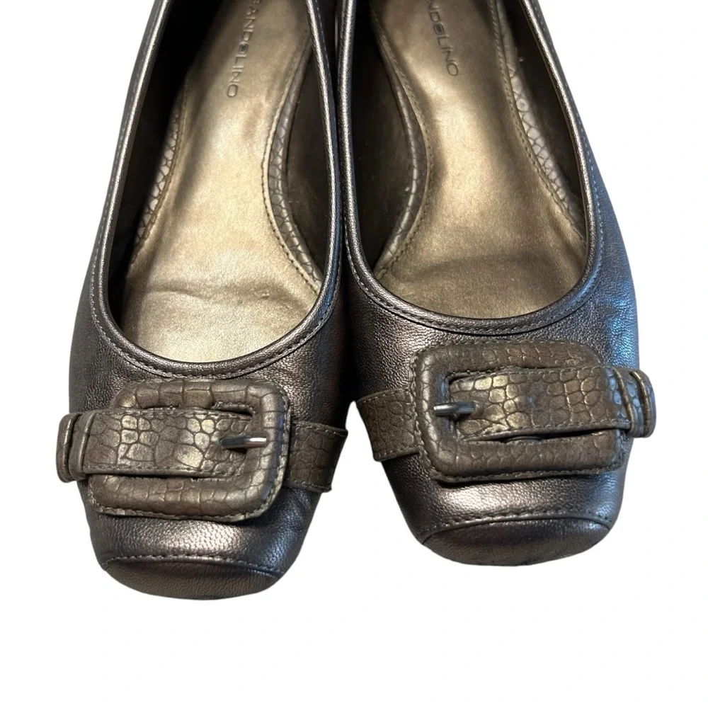Bandolino Crome Antique Gold Leather Buckle Detail Closed Toe Flats Size 7 - Picture 11 of 12